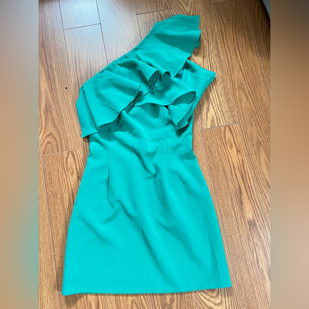 Elegant One-Shoulder Green Dress